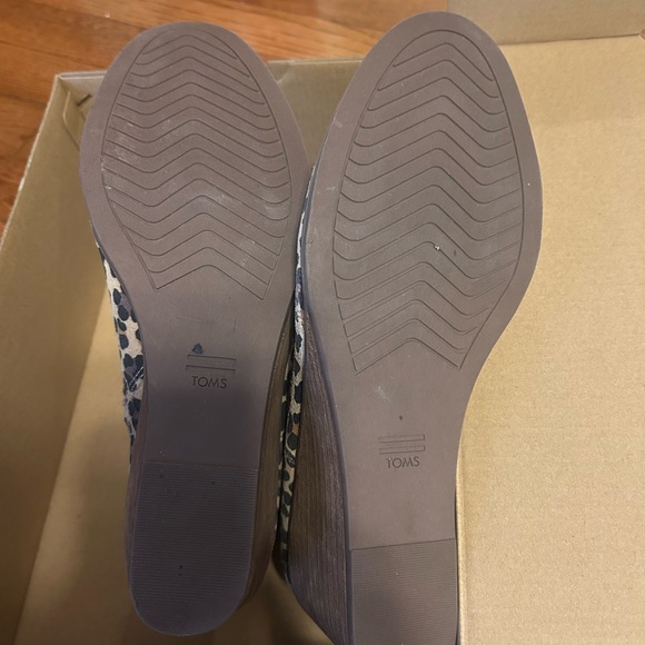 Toms Black Heels Elegant and Comfortable - Picture 7 of 8